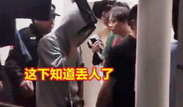 男生洗澡视频,一场真实而有趣的洗澡时光